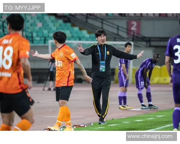 杨磊独家分享足球心得与技巧助你提升球技的秘诀与经验总结